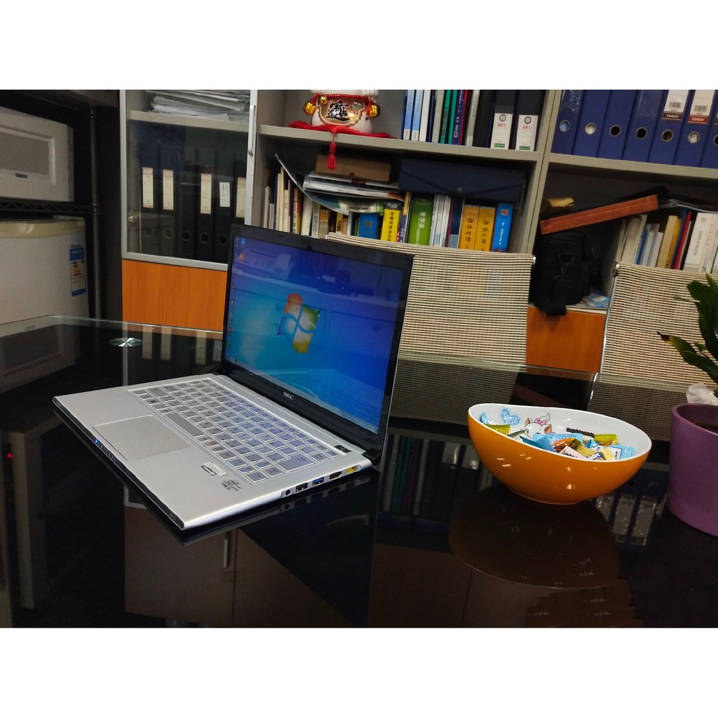 Laptop NEC VersaPro PC-VK18 Core i5-3337U, 4gb Ram,128gb SSD 13.3inch HD, vỏ magie siêu bền