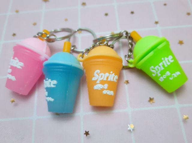 Móc khóa cốc nước Sprite