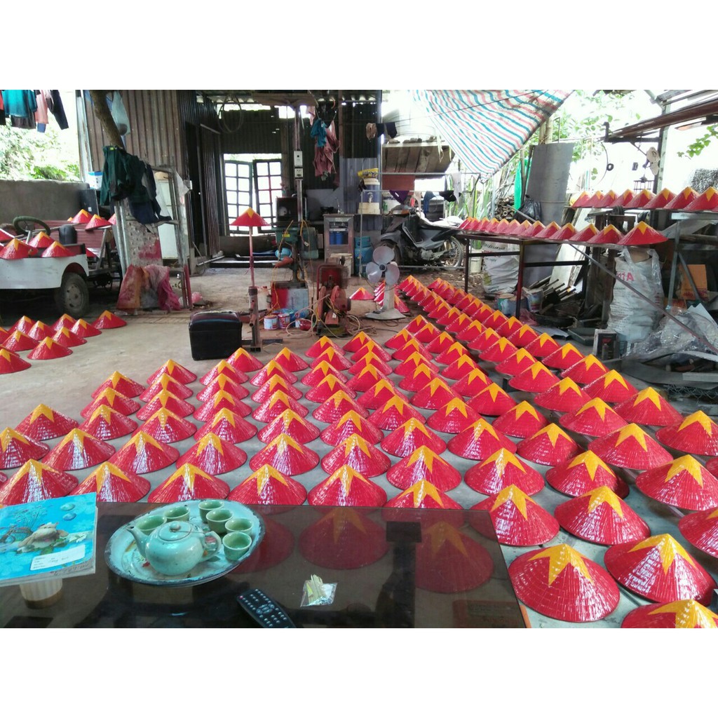 NÓN LÁ CỜ ĐỎ SAO VÀNG