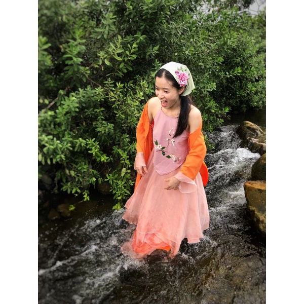 Set tứ thân cách điệu kèm khăn