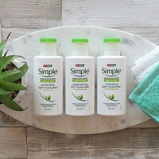 Kem Dưỡng Ẩm Simple Kind To Skin Protecting Light Moisturiser SPF15