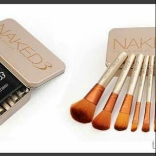 Co trang điểm Naked