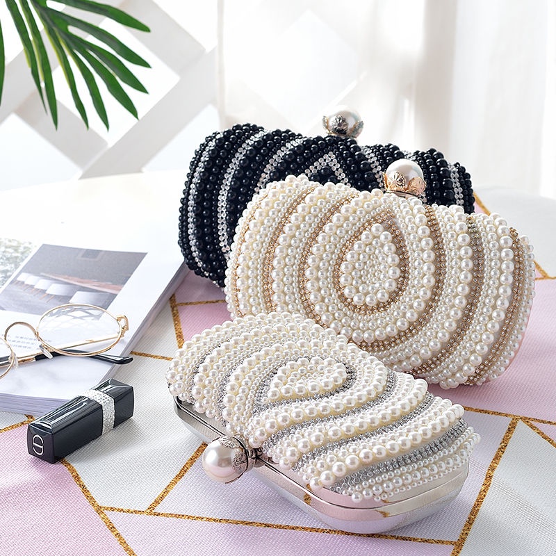 Ví cầm tay đính kim cương ngọc trai giả phối dây đeo dạng xích thiết kế mới phong cách đi tiệc cho nữ