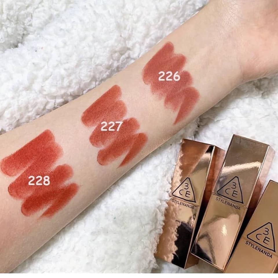 Son 3CE vỏ vàng ánh gương