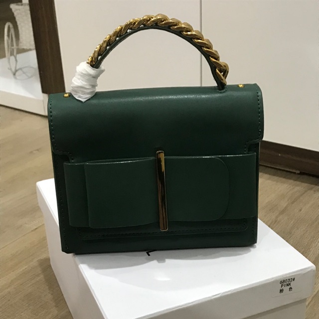 Túi xách Charles and keith