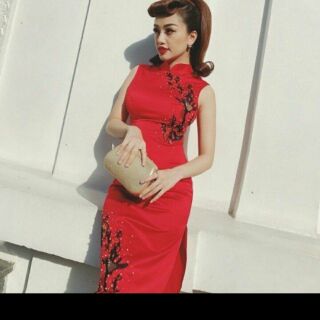 Đầm body thêu hoa