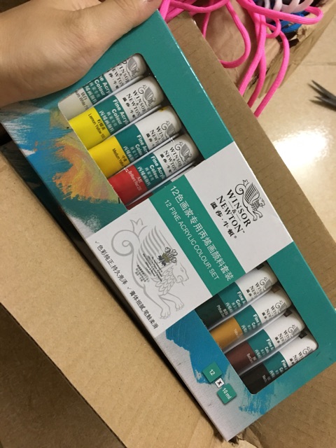 Màu acrylic winsor and newton kèm cọ, đế đựng màu