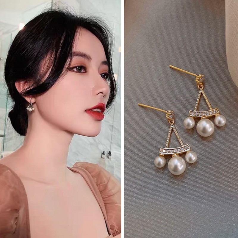 Bông tai hợp kim dáng thả phối ngọc trai giả hinh giọt nước