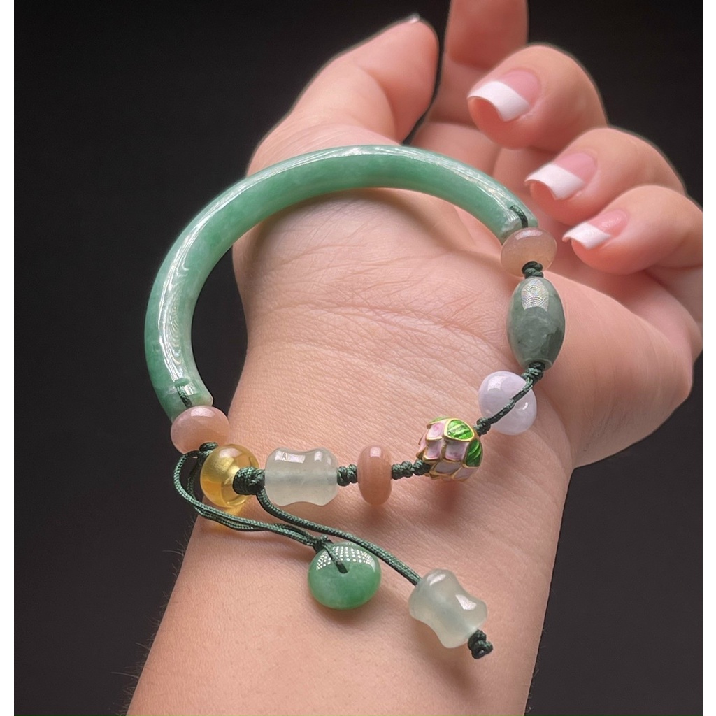 Vòng tay ngọc kết chỉ mix charm hoa sen, đá mặt trời,...
