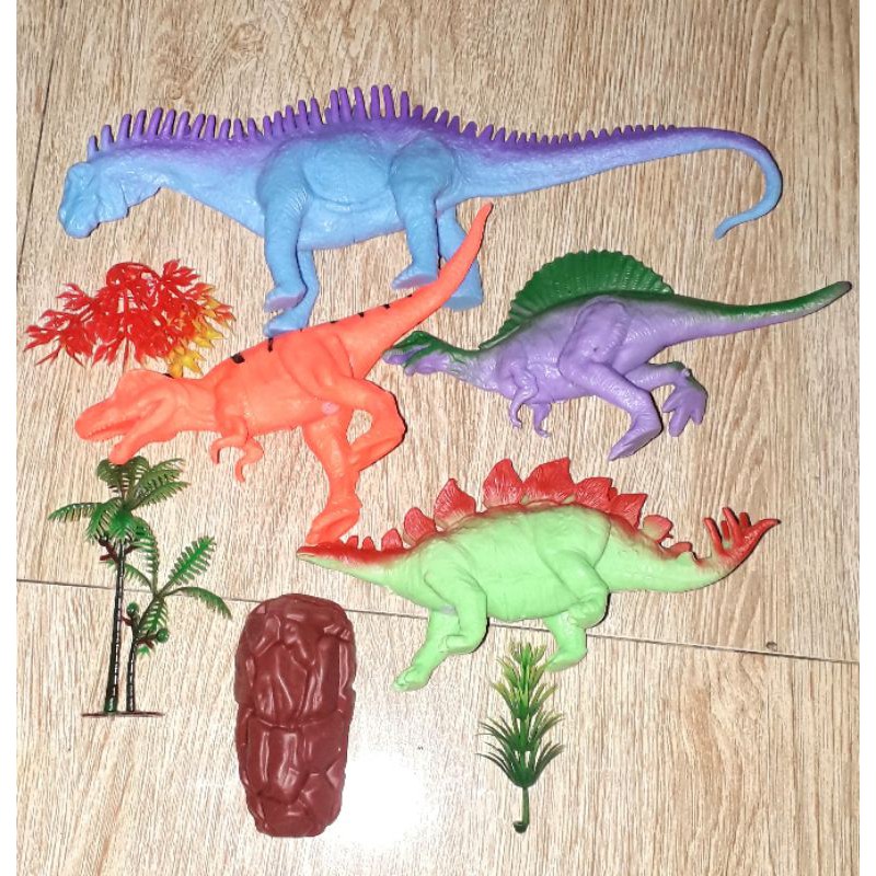 Sét 4 con khủng long chít chít bằng nhưa kèm phụ kiện