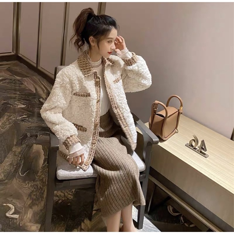 Áo Khoác Lông Cừu Phối Viền Dạ Siêu Xinh Phong Cách Hàn Quốc_ Hàng Order QCCC