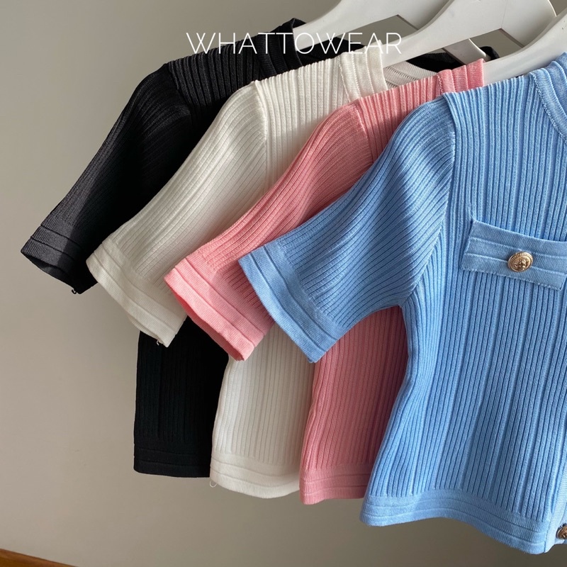 Áo Knit Boxy cổ tròn nút vàng tay ngắn
