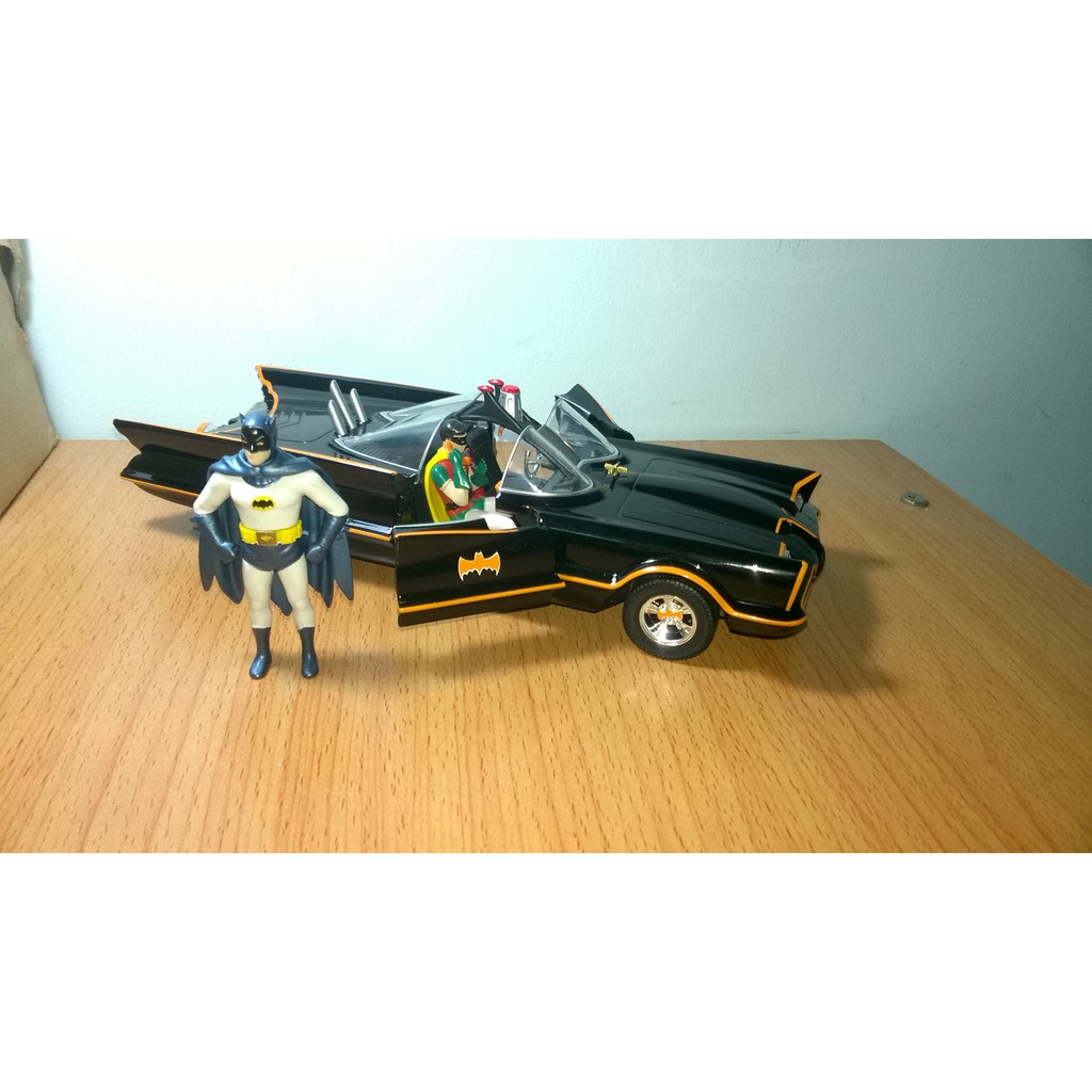 Xe mô hình batmobile Batman và Robin, nguyên bản mẫu phim 1966, hãng Jada Mỹ, tỷ lệ 1/24