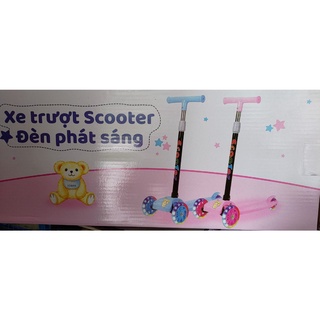 (Quà tặng không bán) Xe scooter màu xanh