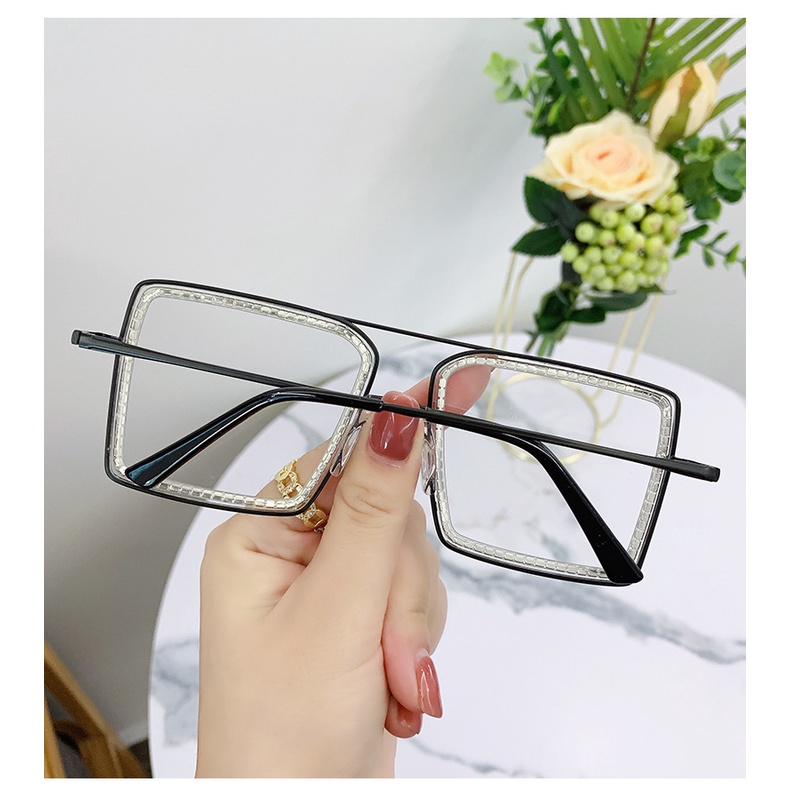 Kính Mát Gọng Lớn Đính Đá Thời Trang Sang Trọng
