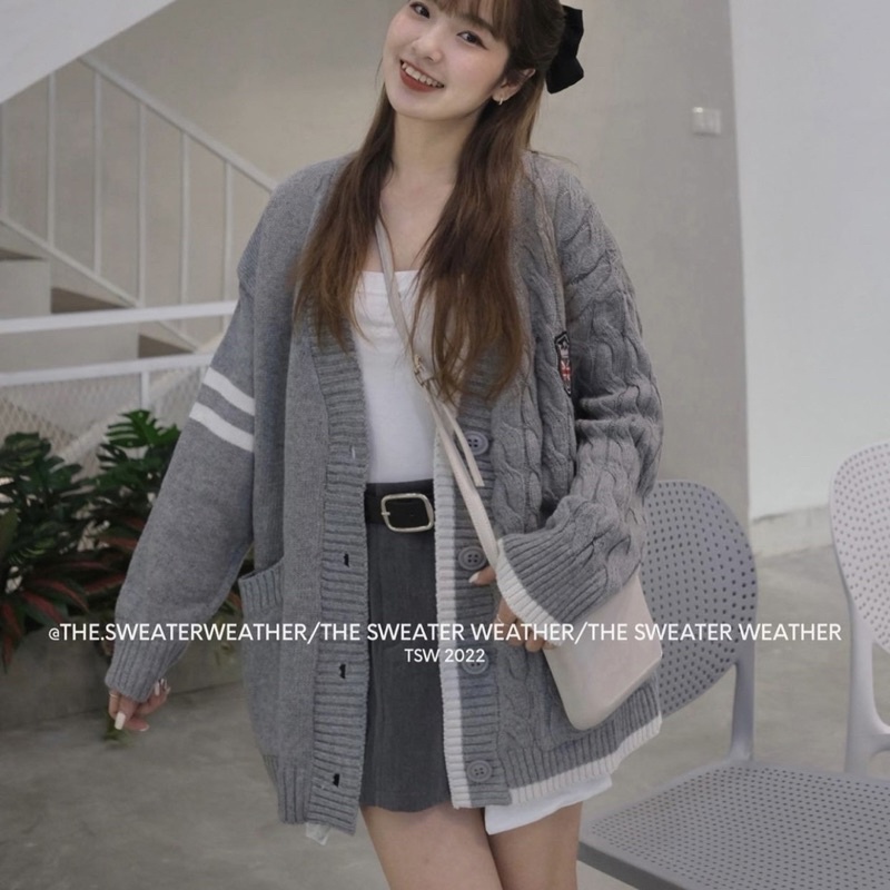 Áo cadigan huy hiệu - Áo khoác len xám dễ mix đồ