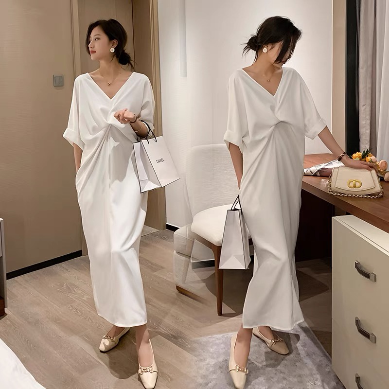 Váy Lụa Cổ V Rúm Ngực Eclipse Clothing Chất Vải Mát Mẻ Thiết Kế Tinh Tế & Xẻ Tà Tôn Dáng Cho Nàng