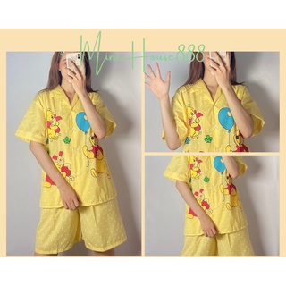 (Ảnh Thật . Sẵn ) Đồ Bộ Nền Chấm Bi in Gấu Pooh nằm tay ngắn cổ sơmi quần đùi minihouse888