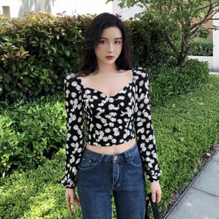 (SẴN) Áo croptop hoa cúc M8