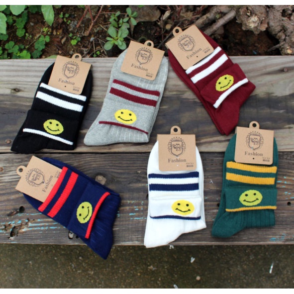 Vớ cotton mặt cười bên trong phong cách thể thao, trẻ trung, năng động.