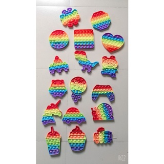 Đồ chơi Pop It cầu vồng size 10cm đến 15cm.