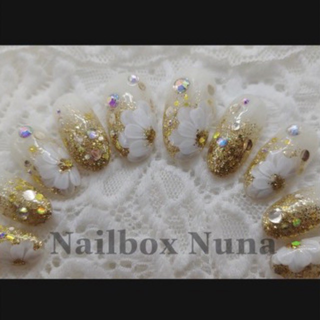 nailbox Nuna móng úp thiết kế móng hoa cúc. inbox chọn size và shape . CÓ NOW SHIP
