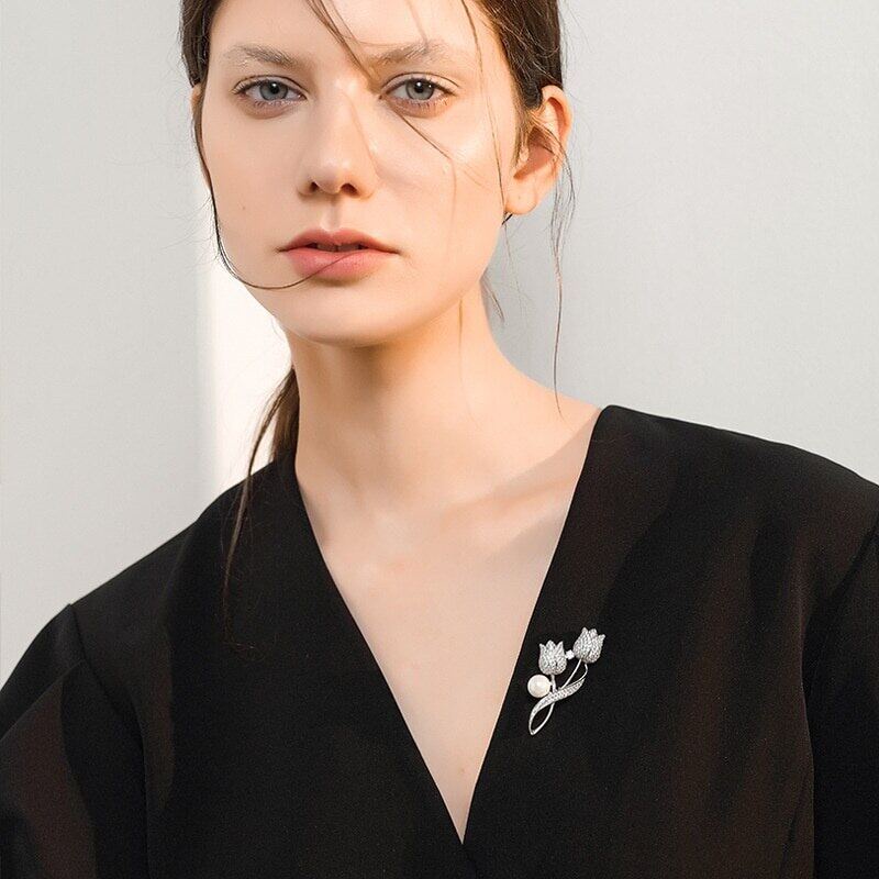 Ghim Cài Áo Hình Hoa Tulip Đính Ngọc Trai Nhân Tạo Chống Chói Thời Trang Cho Nữ