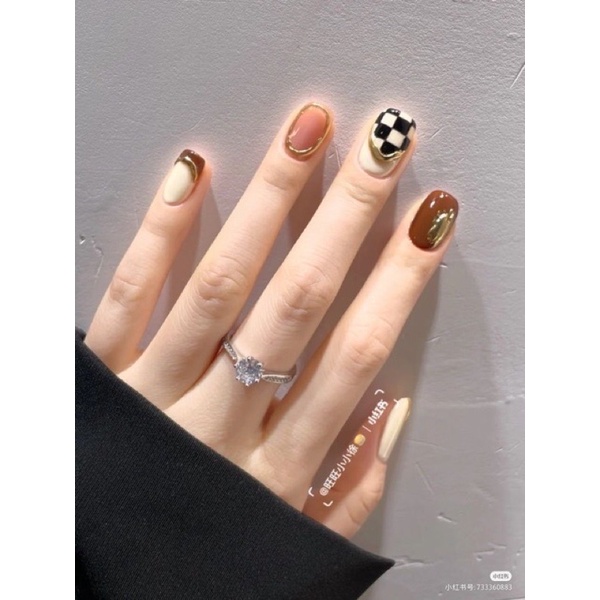 Móng thiết kế form ngắn