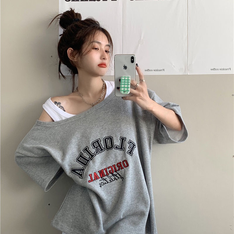 Set đồ COZOKC gồm áo thun trễ vai và áo sát nách thời trang cho nữ