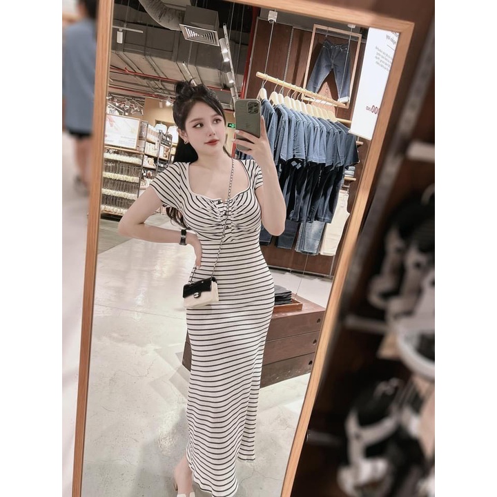 Đầm Body Cổ Vuông Dáng Xòe Sọc Ngang Nút