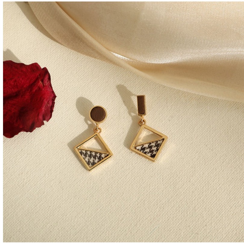 Khuyên Tai Với Kim Bạc Thiết Kế Đơn Giản Phong Cách Hoài Cổ Hàn Quốc