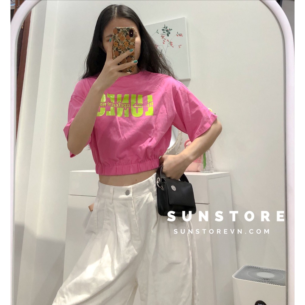 Áo croptop tay ngắn in chữ xanh lá màu hồng Ulzzang