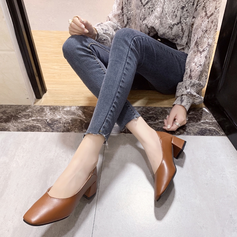 Giày cao gót đế vuông hợp thời trang cho nữ