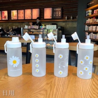BÌNH NƯỚC NHỰA HOA CÚC. ( có ống hút)