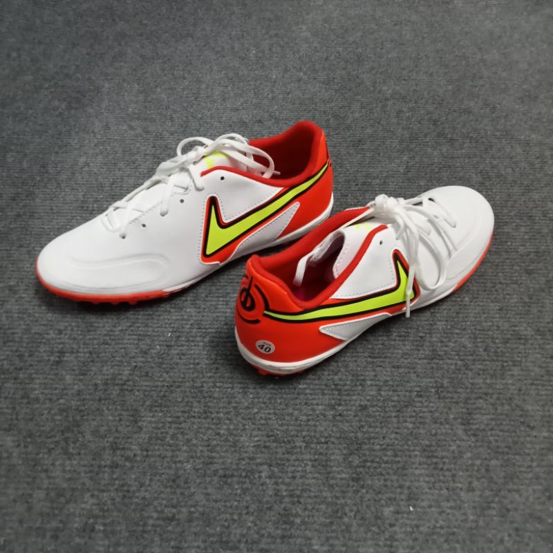 Giày bóng đá Winbro Tiempo X9 đã khâu đế Trắng phối