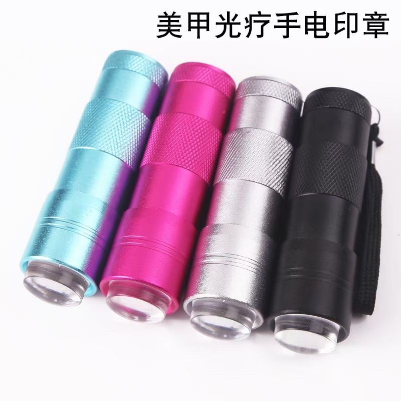 Đèn pin hơ móng có kèm đầu silicon và pin