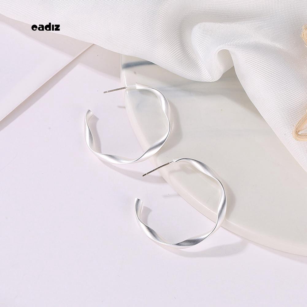 Hoa tai dạng vòng to thời trang dành cho nữ