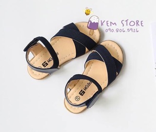 Giày sandal bé gái