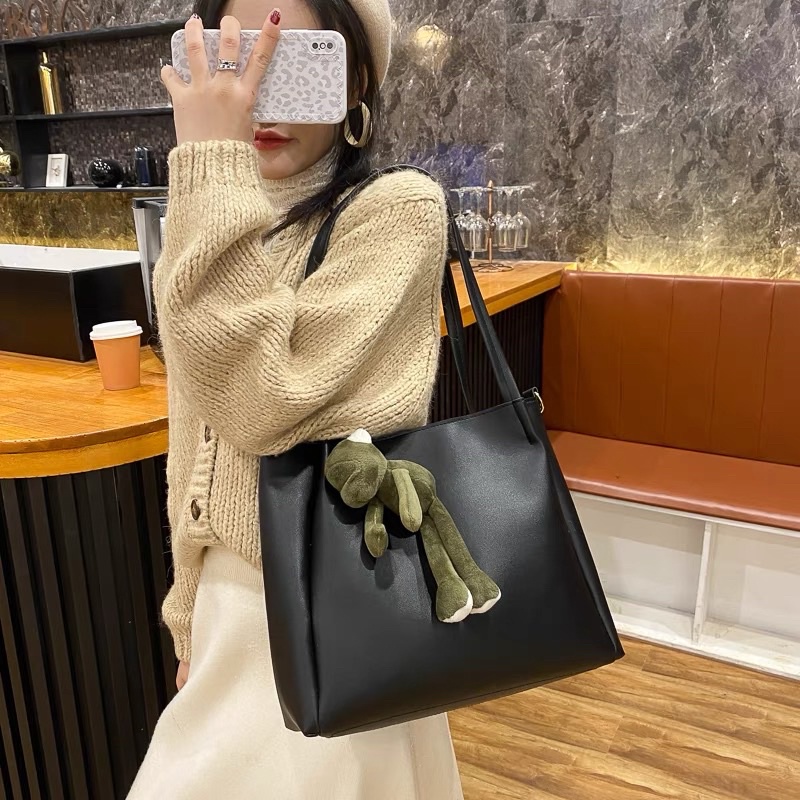 Túi Tote Da Trơn Kèm Dây Đeo Chéo Đựng Được Nhiều Đồ Ạ