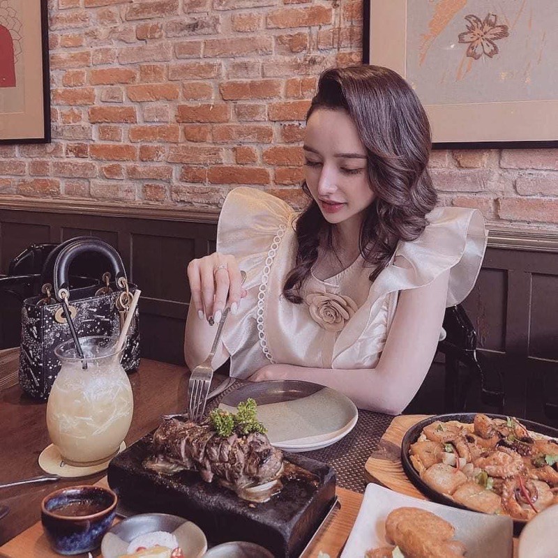 BÁN SỈ ÁO SƠ MI TƠ TAY BÈO KÈM HOA CHO NỮ | BigBuy360 - bigbuy360.vn