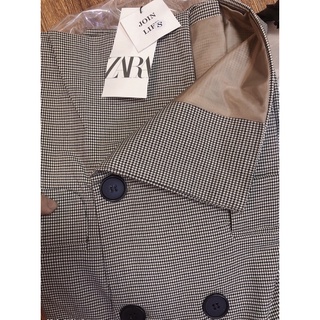 Áo blazer kẻ cúc đen