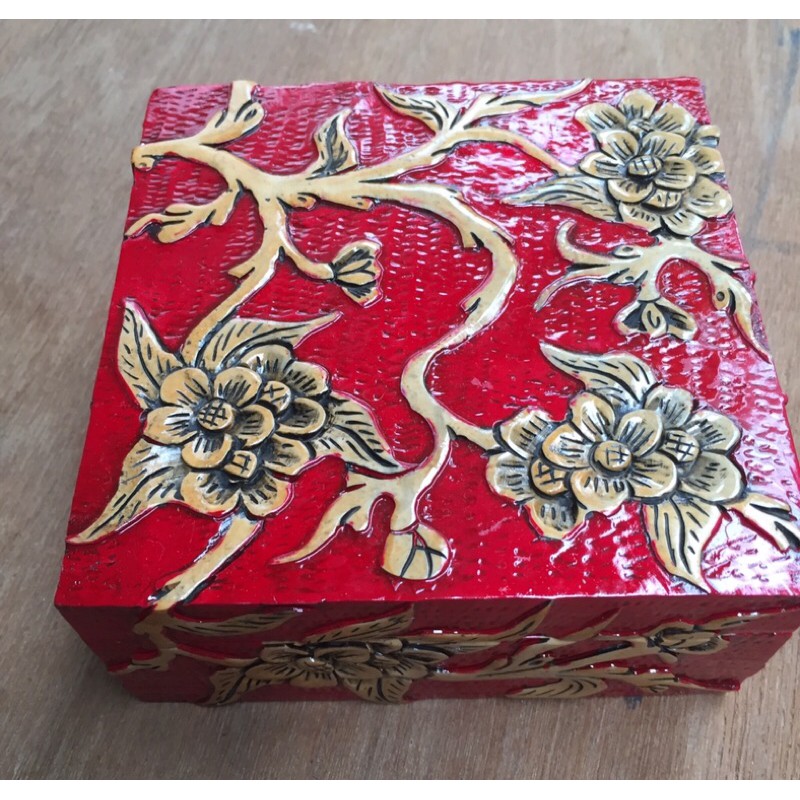 Hộp nữ trang bằng đá 12x12x5cm