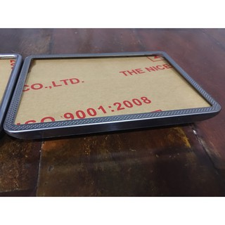 KHUNG BIỂN SỐ LUÔN MICA VÀNG/TITAN