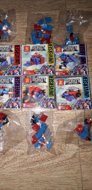 Sét lắp ráp LegoRobot Universer 631 có trên 200 chi tiết bằng nhựa ABS