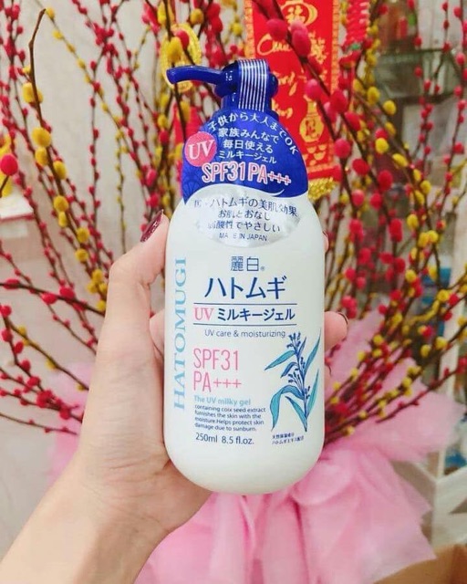 Sữa dưỡng thể trắng da, chống nắng Hatomugi spf31 pa+++ | BigBuy360 - bigbuy360.vn