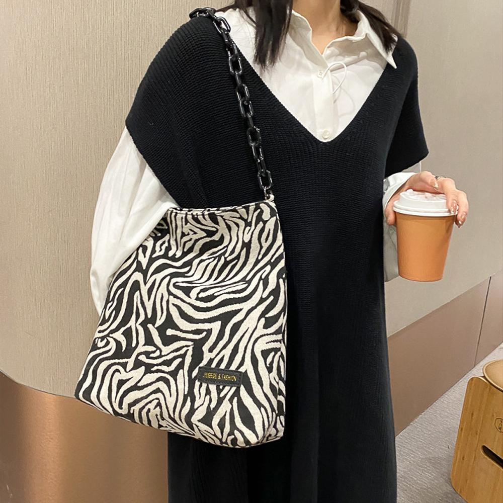 Túi Đeo Vai Heceh Họa Tiết Da Báo