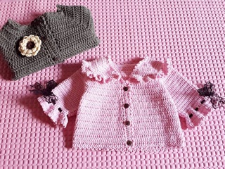 Khoác len cho bé gái handmade