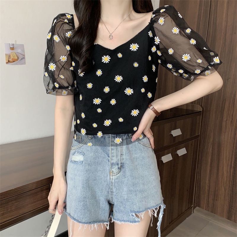 Áo dáng ngắn IELGY tay phồng cổ chữ V in hình hoa cúc nhỏ phong cách Pháp thời trang mùa hè 2022 dành cho nữ