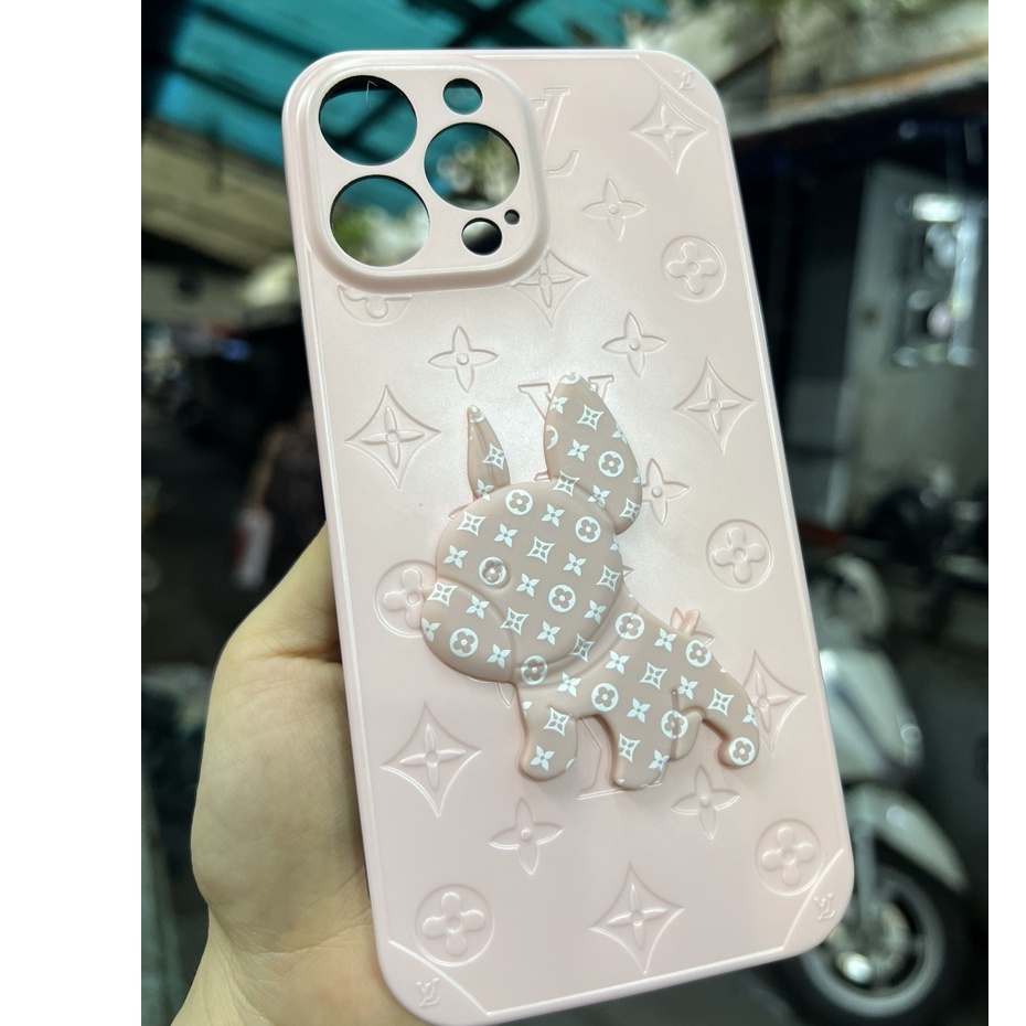 VIỀN VUÔNG BAỎ VỆ CAMERA  Ốp điện thoại nền hồng Hình Chó Bull logo LV 3D cho IPHONE 7 8 X XS 11 12 13 PLUS PRO MAX