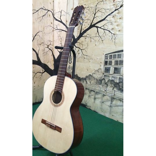 Guitar classic gỗ nguyên tấm giá cực tốt